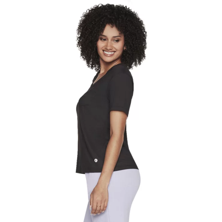 Skechers GO DRI SERENE V-Neck Tee Fitnessshirt 5 Skechers GO DRI SERENE V-Neck Tee Fitnessshirt – Bild 3